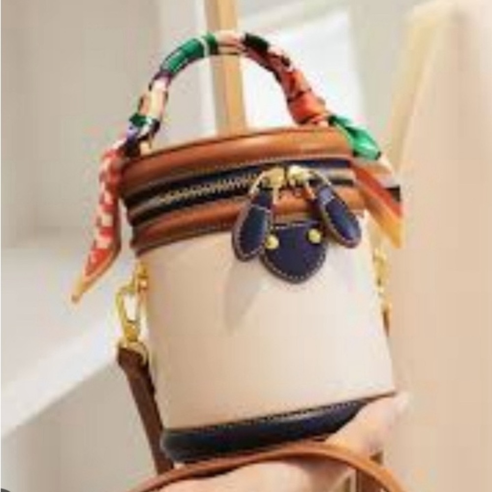 Beibooboo caramel beige navy bucket purse